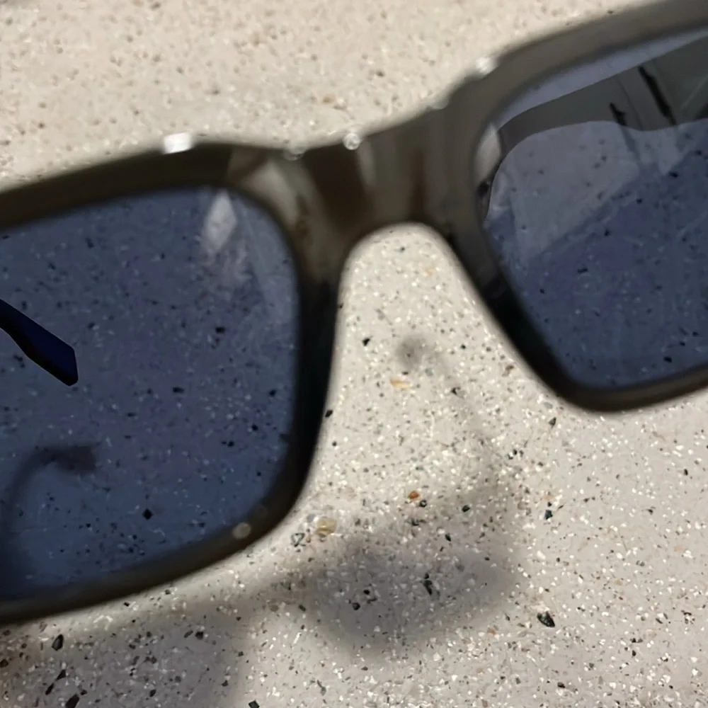 LACOSTE CLASSIC SQUARE SUNGLASSES  DARK GREY WITH BLUE UV LENSES NEW WITH TAGS
